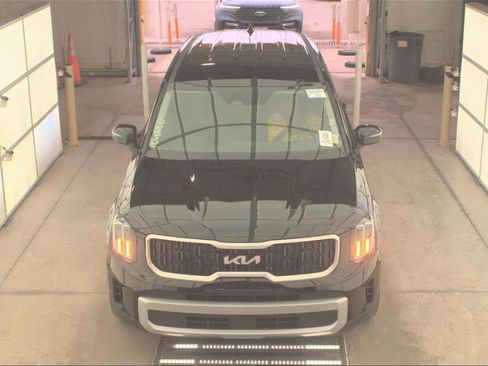 Used 2024 Kia Telluride LX image 8