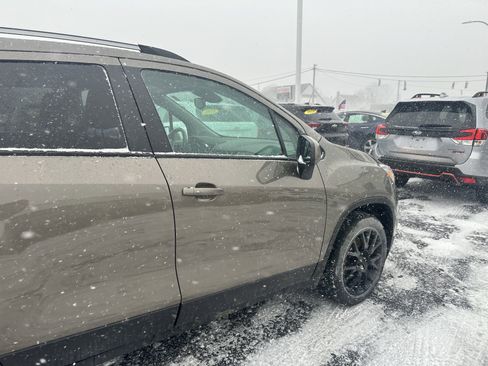 Used 2022 Chevrolet Trax LT w/ Premium Seat Package image 10