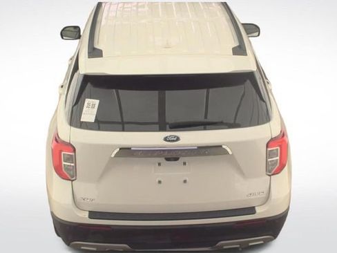 Used 2023 Ford Explorer XLT w/ Equipment Group 202A image 6