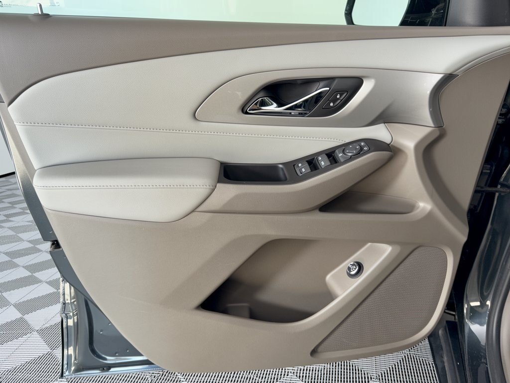 Used 2020 Chevrolet Traverse LT FWD image 14