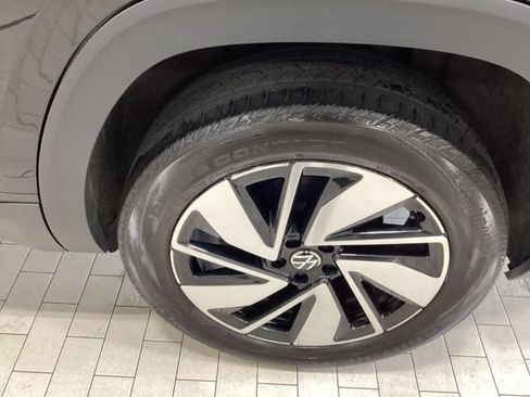 Used 2025 Volkswagen Atlas SE AWD/4WD image 21