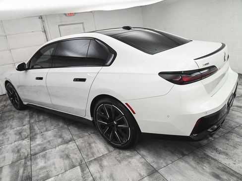 Used 2023 BMW 760i xDrive image 4