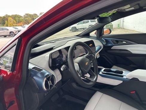 New 2026 Chevrolet Equinox EV LT image 13