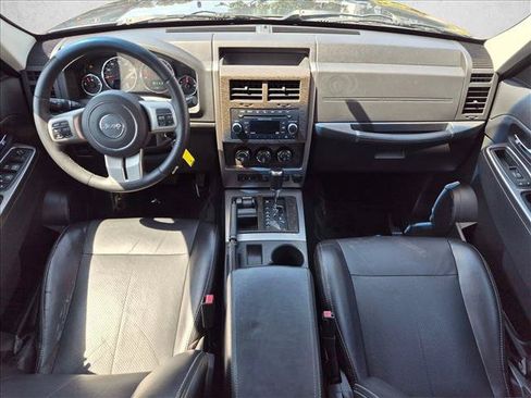 Used 2012 Jeep Liberty Limited Jet w/ Comfort/Convenience Group AWD/4WD image 16