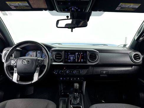 Used 2019 Toyota Tacoma TRD Off-Road w/ Technology Package AWD/4WD image 17