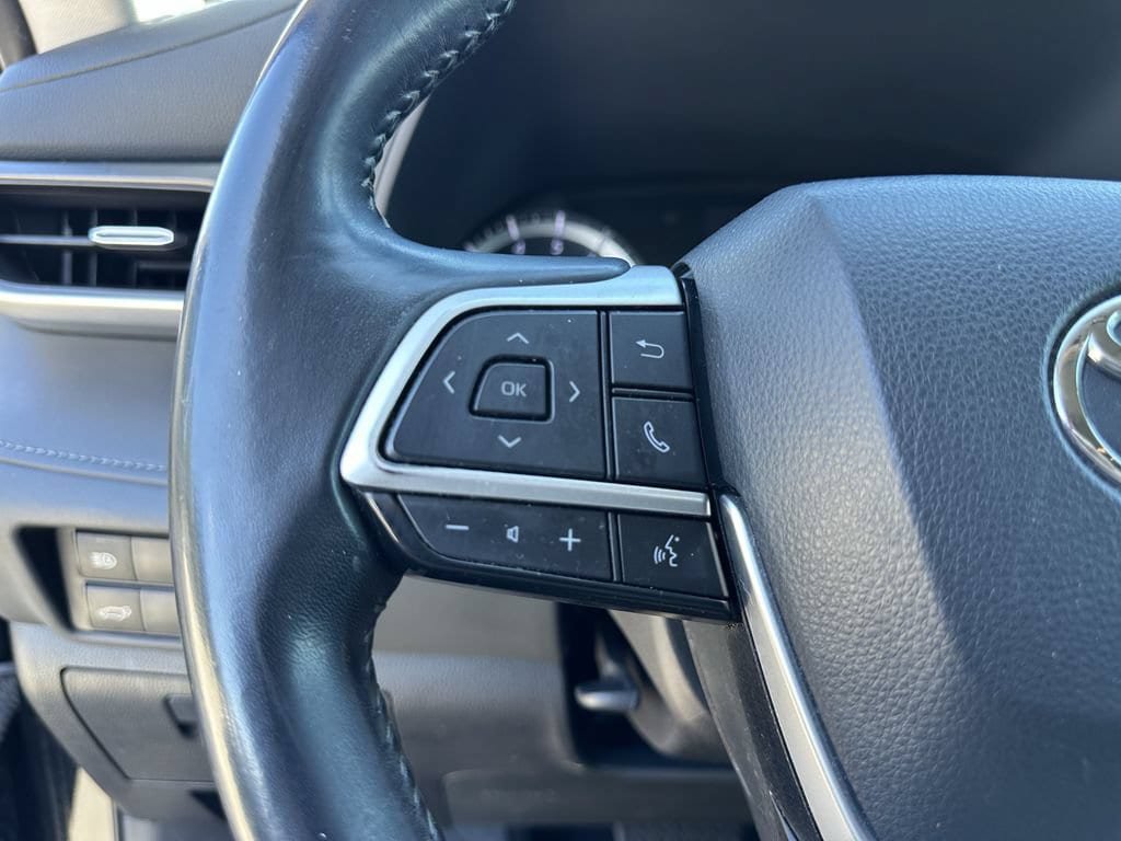 Used 2022 Toyota Highlander LE FWD image 35