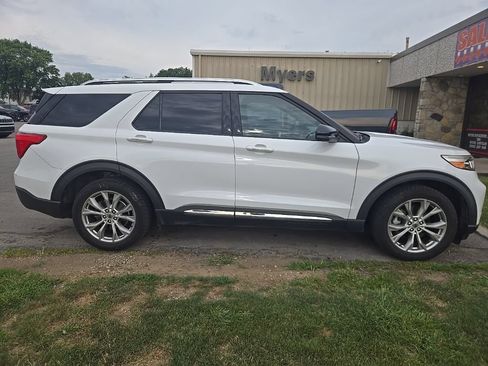 Used 2020 Ford Explorer Limited RWD image 3
