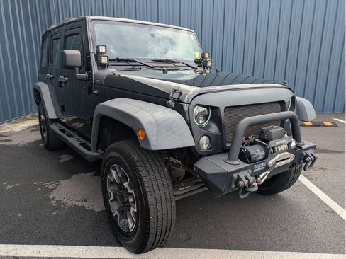 Used 2017 Jeep Wrangler Unlimited Sport w/ Connectivity Group AWD/4WD image 3
