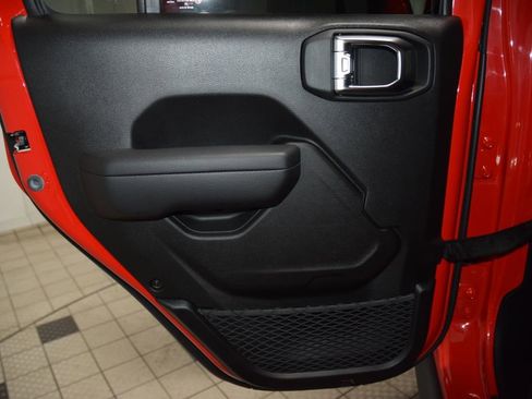 Used 2025 Jeep Gladiator Sport AWD/4WD image 42
