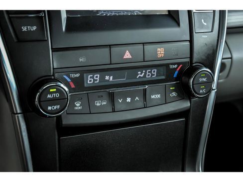 Used 2016 Toyota Camry LE image 21