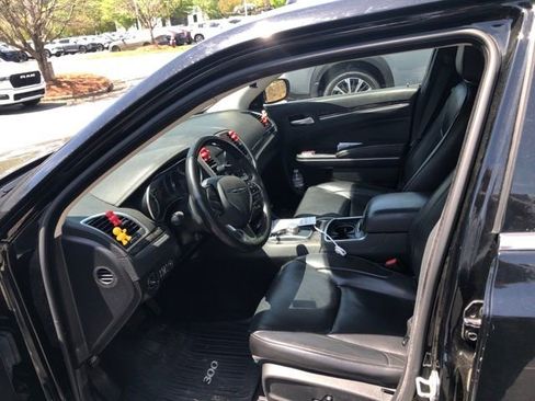 Used 2019 Chrysler 300 Limited image 13