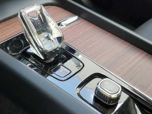 Certified 2023 Volvo XC60 B5 Ultimate w/ Protection Package image 27