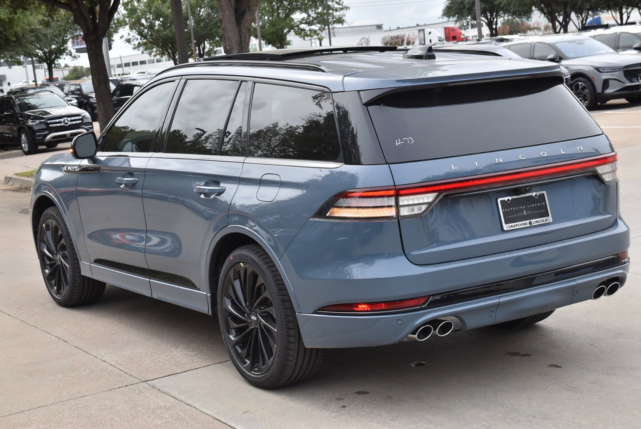 New 2027 Lincoln Aviator Reserve w/ Jet Appearance Package RWD image 9