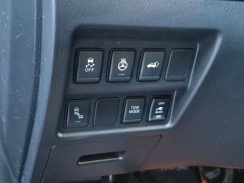 Used 2020 Nissan Pathfinder SL FWD image 10