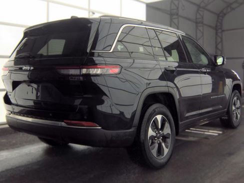 Used 2022 Jeep Grand Cherokee Limited 4xe AWD/4WD image 3