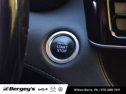 Used 2020 Toyota Highlander XLE image 26