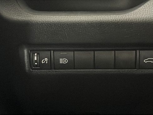 Used 2020 Toyota RAV4 XLE w/ Convenience Package FWD image 31