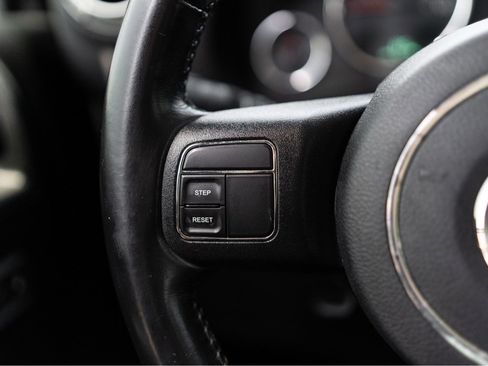 Used 2017 Jeep Wrangler Unlimited Sahara AWD/4WD image 12