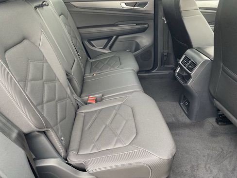 New 2026 Volkswagen Atlas Cross Sport SE FWD image 9