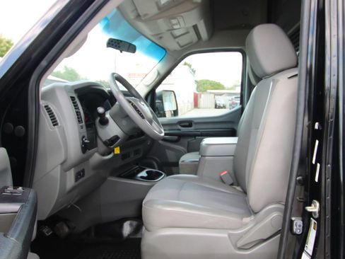 Used 2021 Nissan NV 2500 SV w/ Back Door Glass Package RWD image 9