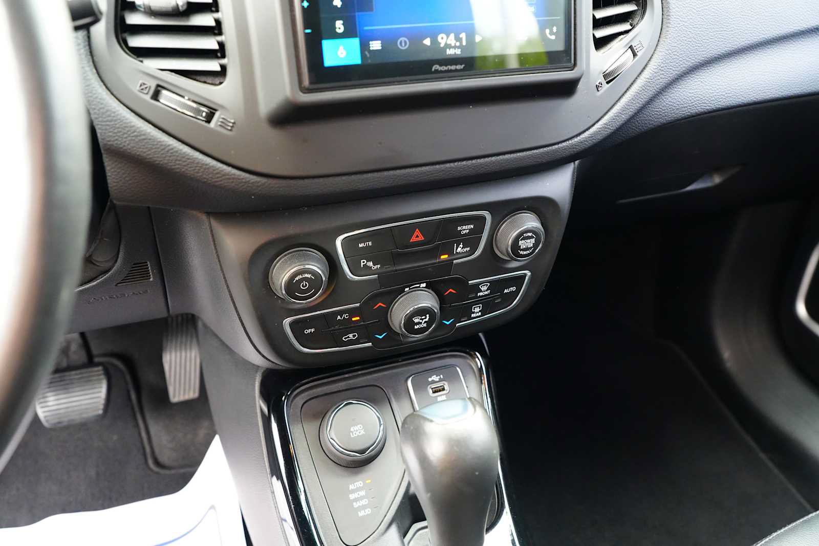 Used 2021 Jeep Compass Limited AWD/4WD image 24