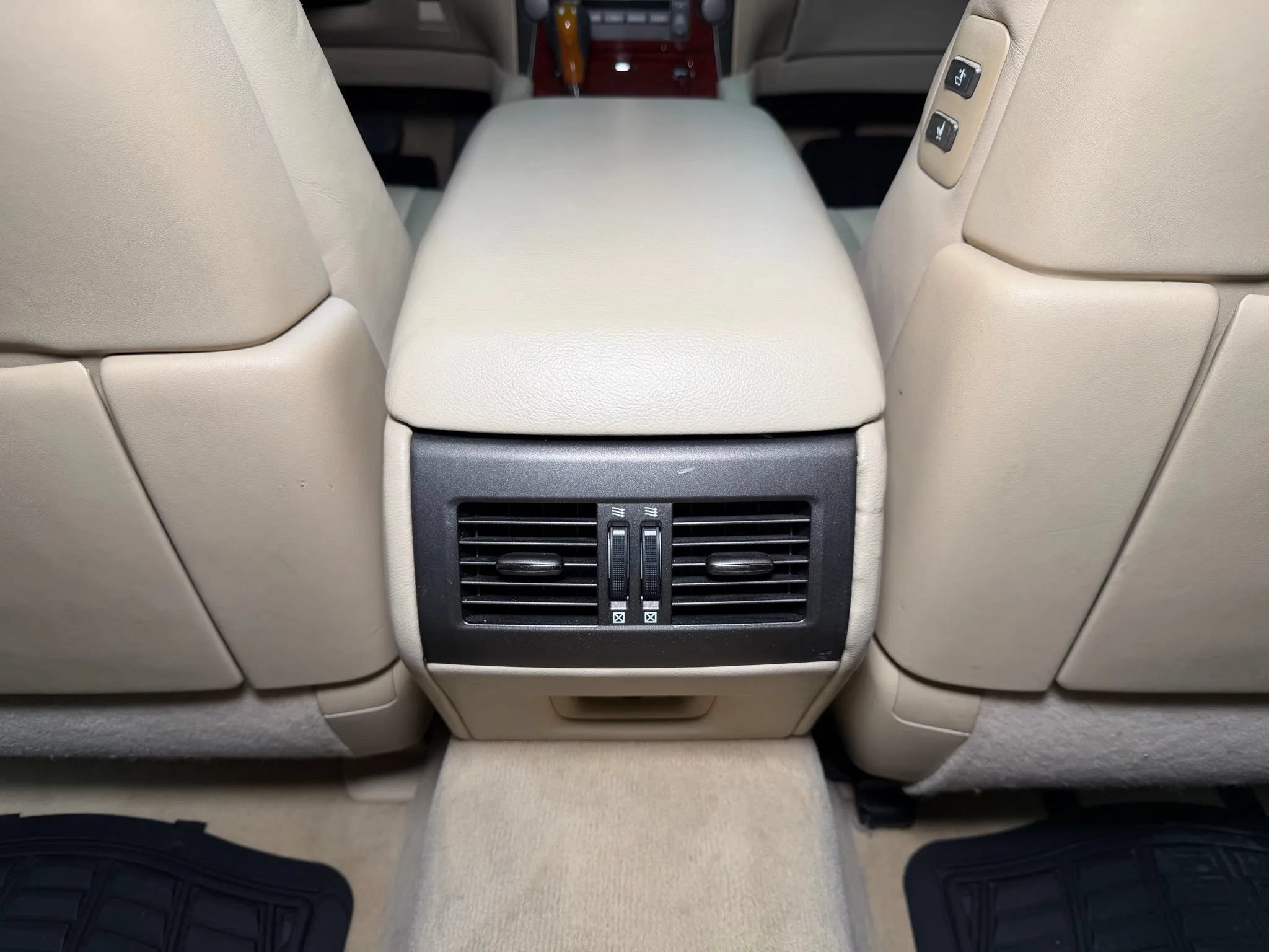 Used 2009 Lexus LS 460 AWD w/ Comfort Seating Pkg image 24