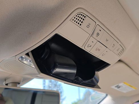 Used 2017 Mercedes-Benz E 300 4MATIC image 36