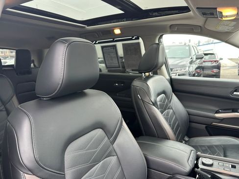 Used 2023 Nissan Pathfinder Platinum image 22