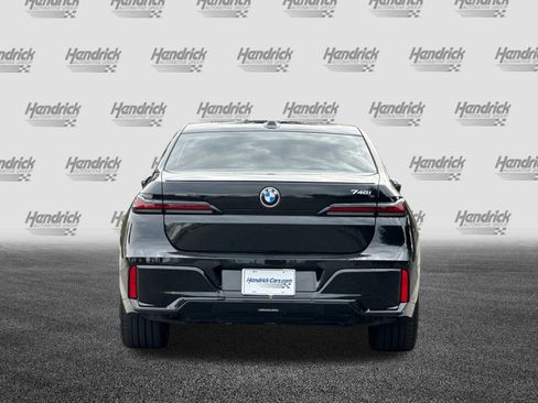 Used 2025 BMW 740i w/ Premium Package image 6