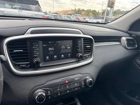 Used 2020 Kia Sorento LX AWD/4WD image 16