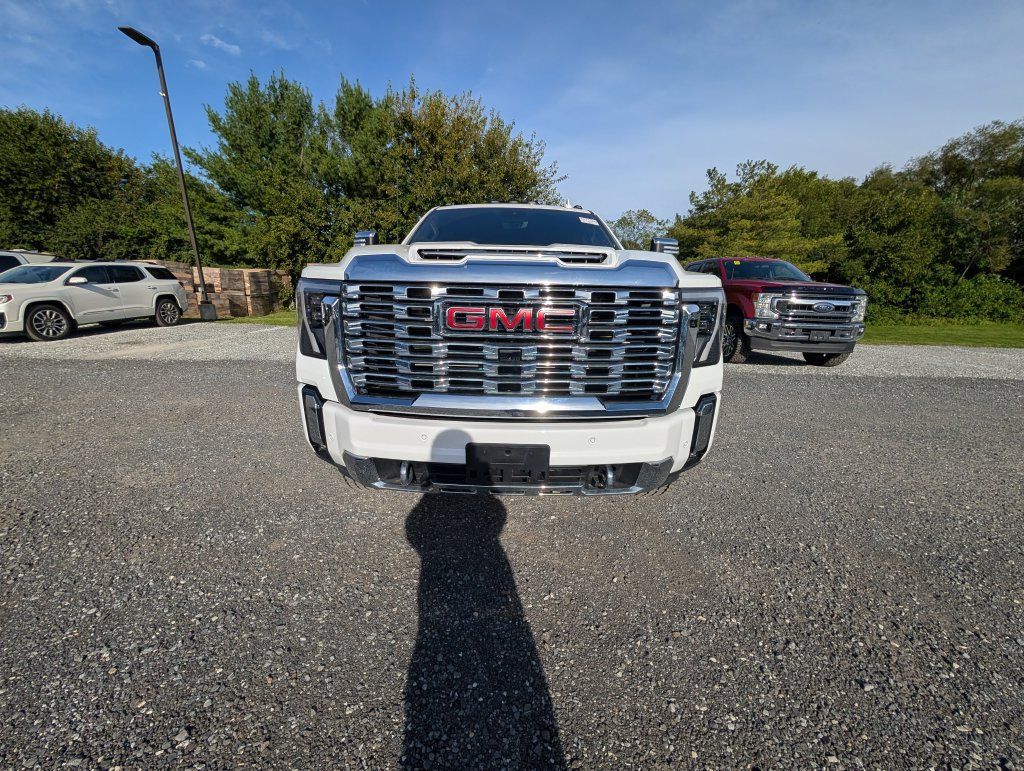 Used 2025 GMC Sierra 2500 Denali w/ Denali Reserve Package AWD/4WD image 11