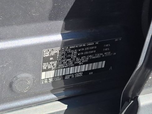 Used 2019 Toyota RAV4 XLE Premium w/ Cold Weather Package AWD/4WD image 16