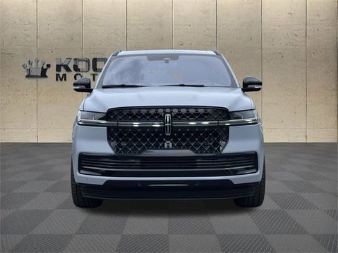 New 2025 Lincoln Navigator Reserve w/ Jet Appearance Package image 3