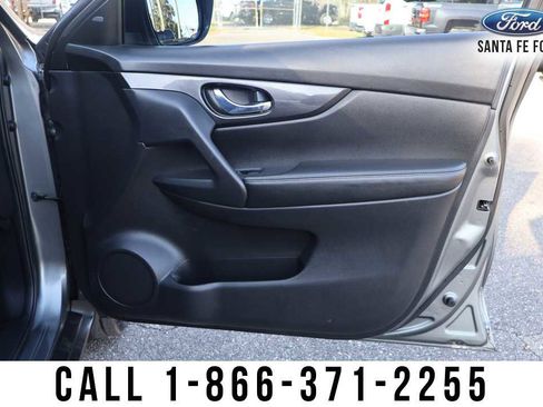 Used 2017 Nissan Rogue SV image 21