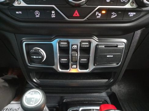 Used 2020 Jeep Wrangler Unlimited Sahara w/ Dual Top Group AWD/4WD image 66