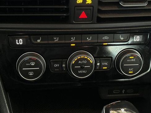 Used 2022 Volkswagen Jetta SE w/ Panoramic Sunroof Package FWD image 19