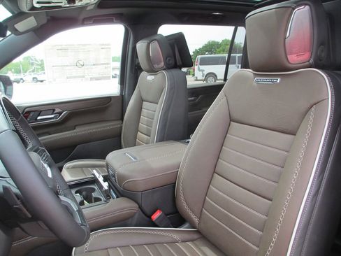 New 2026 GMC Yukon XL Denali Ultimate AWD/4WD image 11