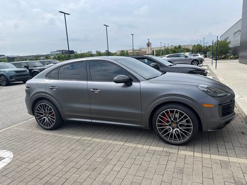 Used 2022 Porsche Cayenne GTS AWD/4WD image 3