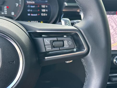 Certified 2025 Porsche Macan image 27