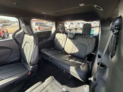New 2026 Chrysler Pacifica Select image 15