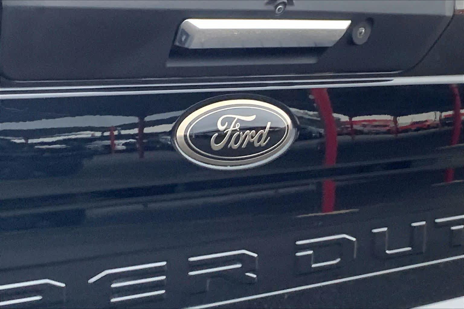 Used 2022 Ford F250 Lariat w/ Black Appearance Package AWD/4WD image 10