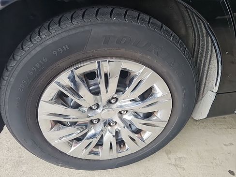 Used 2014 Toyota Camry LE image 15