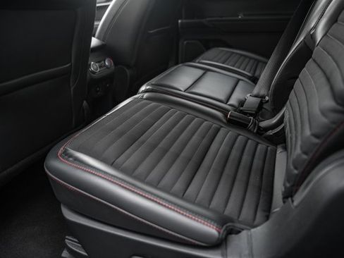 Used 2025 Ford Explorer ST-Line w/ ST-Line Street Pack image 33