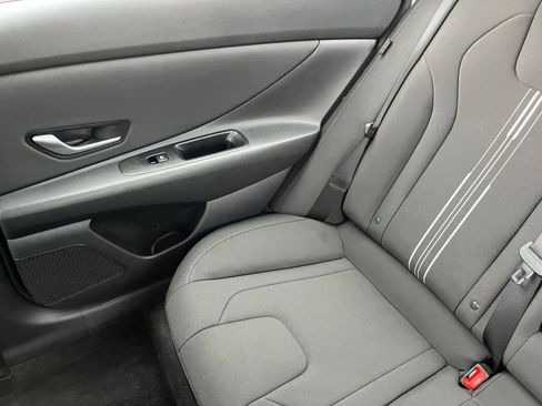 Used 2025 Hyundai Elantra SEL image 37