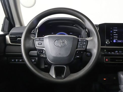 Used 2025 Toyota Camry LE image 32