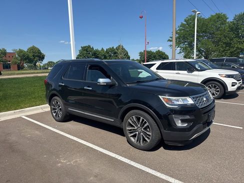 Used 2017 Ford Explorer Platinum AWD/4WD image 2