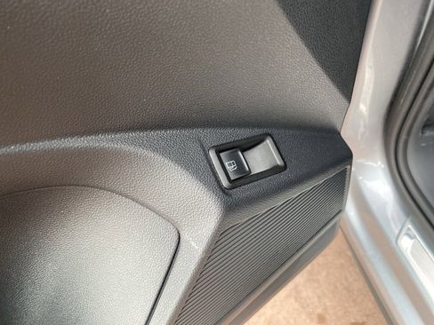 Used 2024 Volkswagen Taos SE image 25