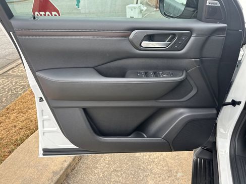 New 2026 Nissan Armada SL image 10