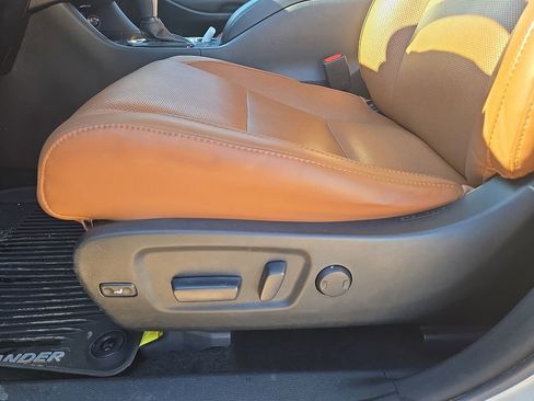 Used 2017 Toyota Highlander Limited image 25