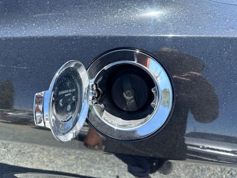 Used 2015 Dodge Challenger R/T Plus RWD image 10